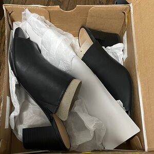 Liz Claiborne Black Women's Mules